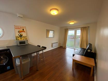 2 Bed Flat, Crown Station Place, L7