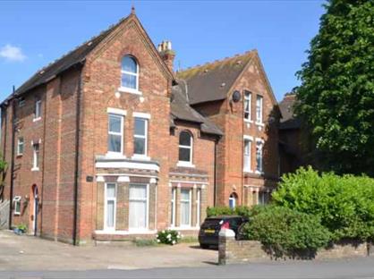 2 Bed Flat, Station Road, UB7