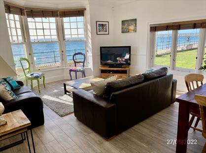2 Bed Flat, Totland Bay, PO39