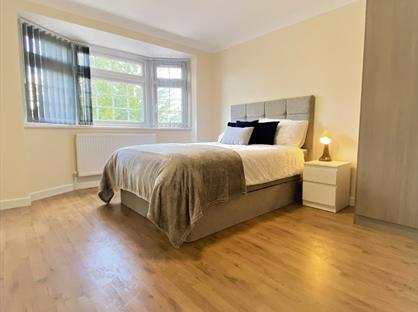 Room in a Shared House, Bath Road, TW4