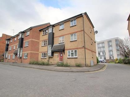 1 Bed Flat, Muirfield Close, RG1