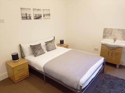 Room in a Shared House, Market Street, S80