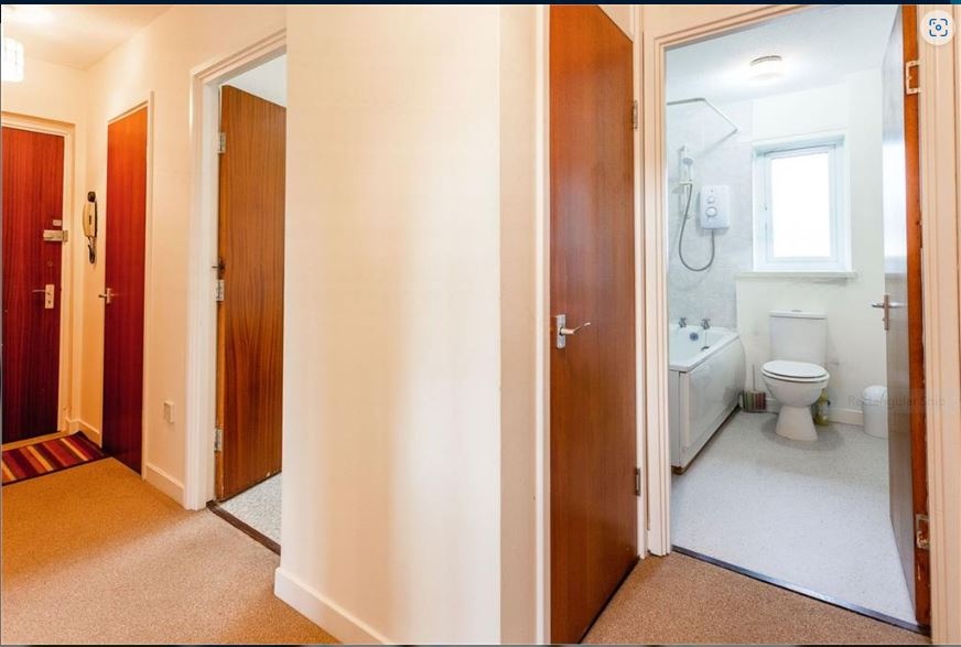 2 Bed Flat, Allanfield, EH7 photo 3
