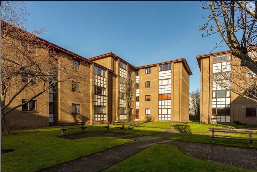 2 Bed Flat, Allanfield, EH7 photo 2