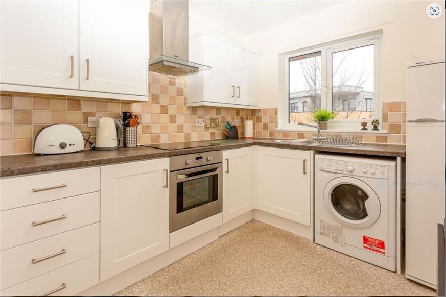 2 Bed Flat, Allanfield, EH7 photo 4