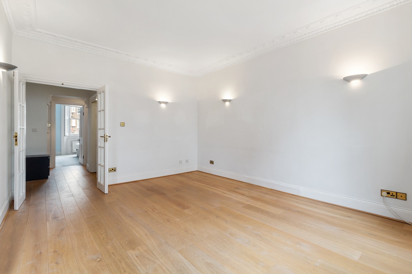 London - 1 Bed Flat, Ennismore Gardens, SW7 - To Rent Now for £3,790.00 p/m