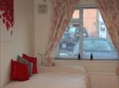 Studio Flat, Reynards Close, RG41