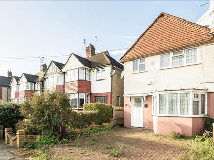 3 Bed Detached House, Jevington Way, SE12