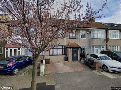 4 Bed Terraced House, Inverness Drive, IG6