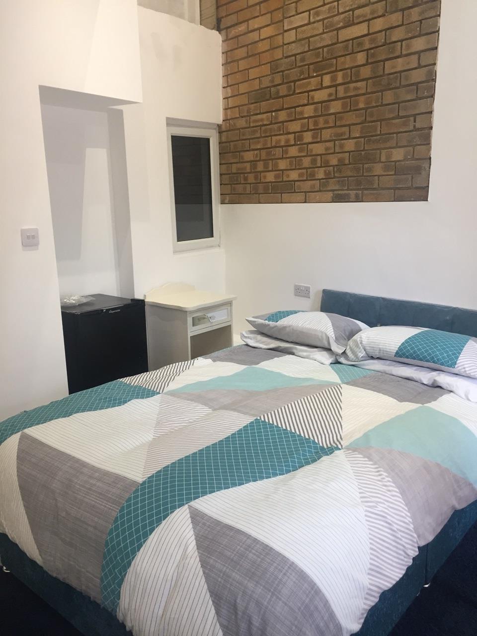 Greenhithe Room in a Shared House, Providence Street, DA9 To Rent