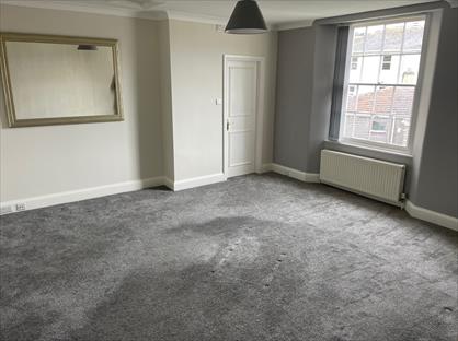 1 Bed Flat, Lincombe Hill Road, TQ1