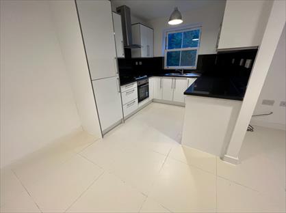 2 Bed Flat, Frith Hill Road, GU7
