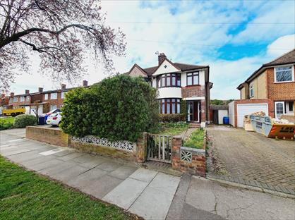 3 Bed End Terrace, Belmont Lane, BR7