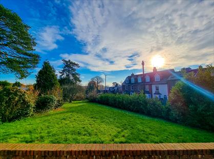 4 Bed Bungalow, Cronks Hill Road, RH1