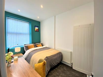 Room in a Shared House, Lowtown, LS28