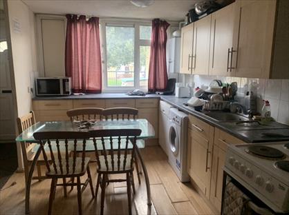 5 Bed Terraced House, Barchester Close, UB8