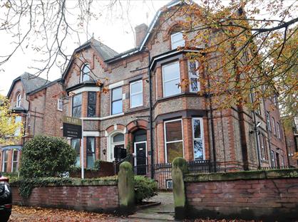 1 Bed Flat, Queenston Road, M20