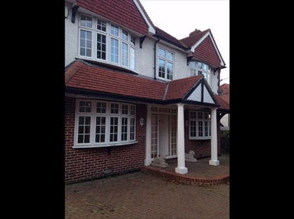 Room in a Shared House, Hollywood Lane, ME3