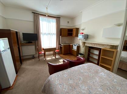 Bedsit, Cambridge Gardens, W10