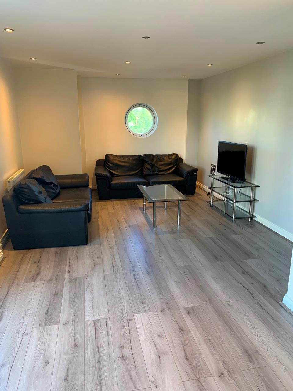 2 Bed Flat, Watkin Road, LE2 photo 4
