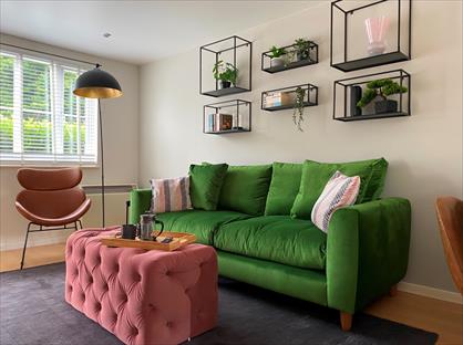2 Bed Terraced House, Sonning Gardens, TW12