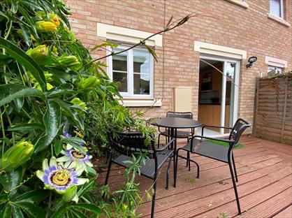2 Bed Terraced House, Sonning Gardens, TW12