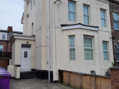 2 Bed Flat, Clifton Road, L6