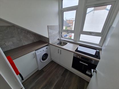 8 Bed Semi-Detached House, Craigpark, G31