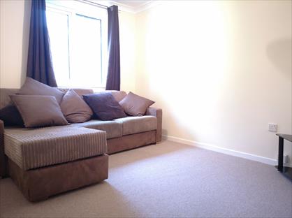 2 Bed Flat, Pendlebury, RG12