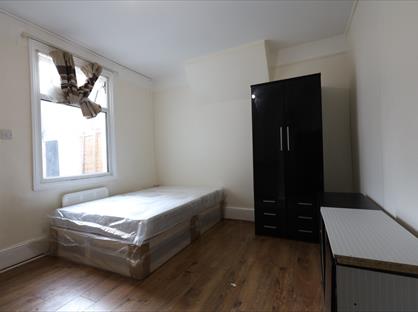 Studio Flat, Park Lane, N17