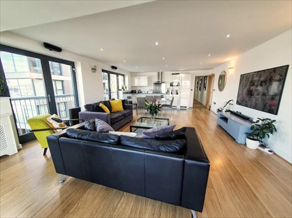2 Bed Flat, Wood Wharf Apartments, SE10