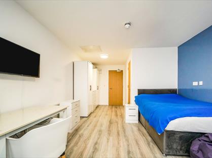Studio Flat, Fox Street Village, L3