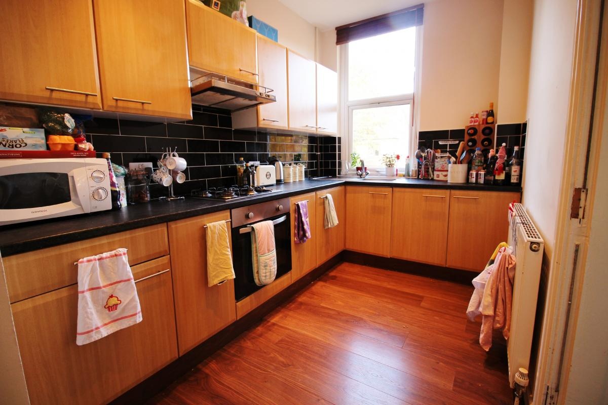3 Bed Flat, Cardigan Road, LS6 photo 2