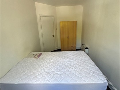 2 Bed Flat, Green Lane, SK4