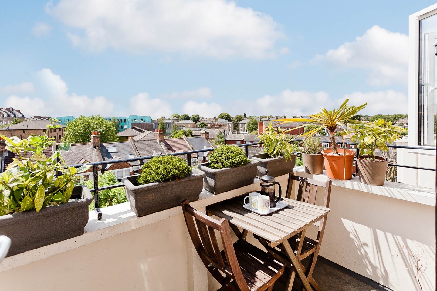 London 1 Bed Flat, Caistor House, SW12 To Rent Now for £1,800.00 p/m