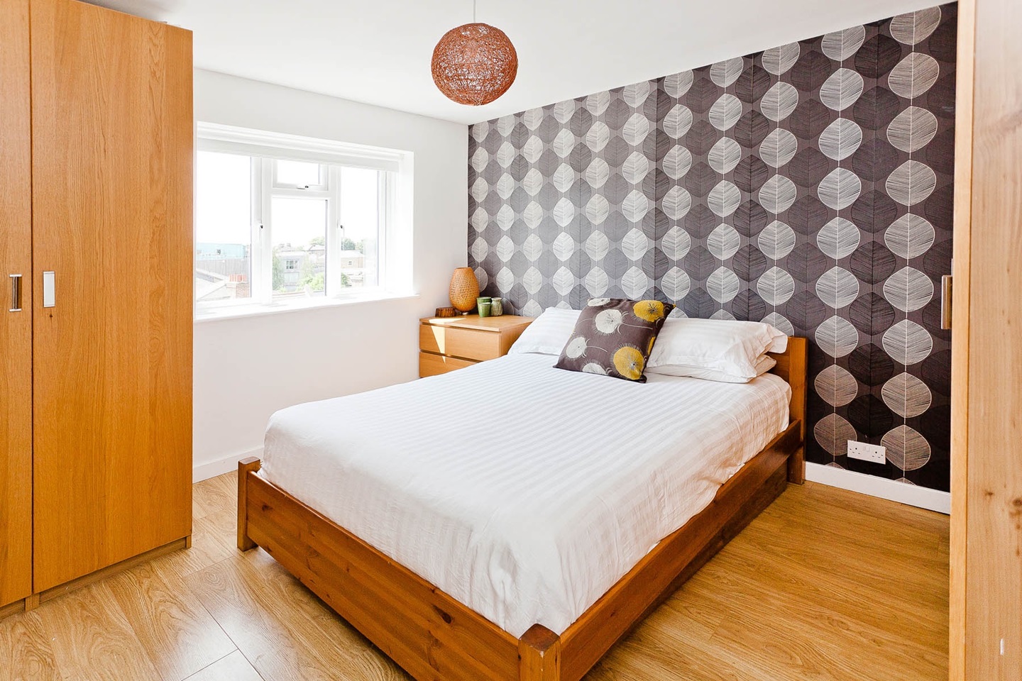 London 1 Bed Flat, Caistor House, SW12 To Rent Now for £1,800.00 p/m