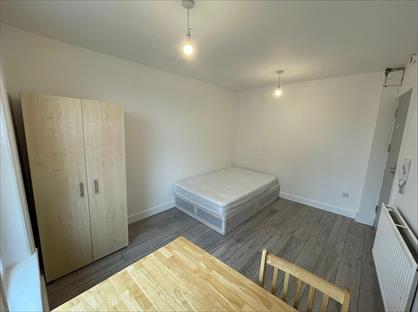 Room in a Shared Flat, Holloway Road, N7