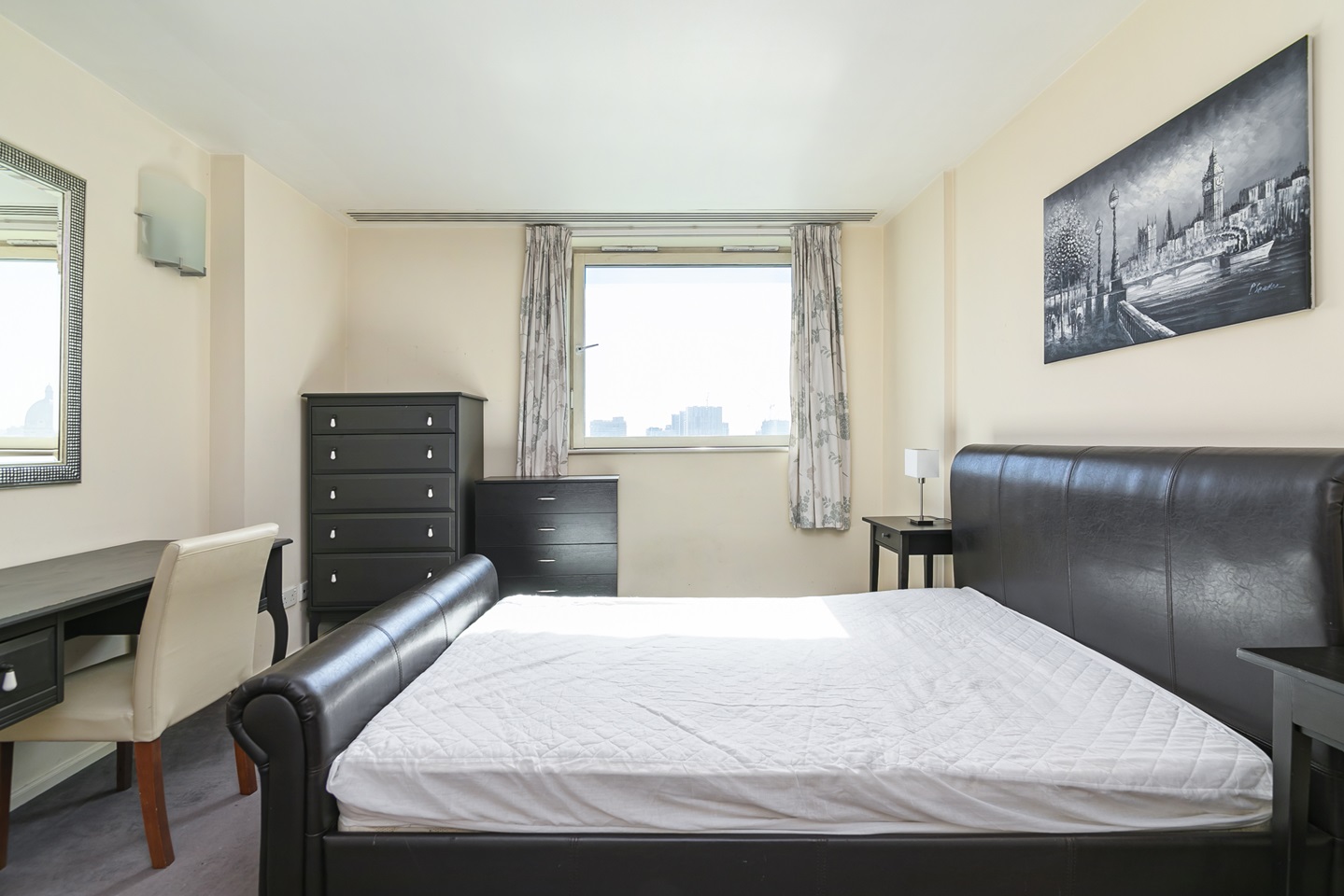 2 Bed Flat, The Perspective, SE1, N1 7GU photo 2