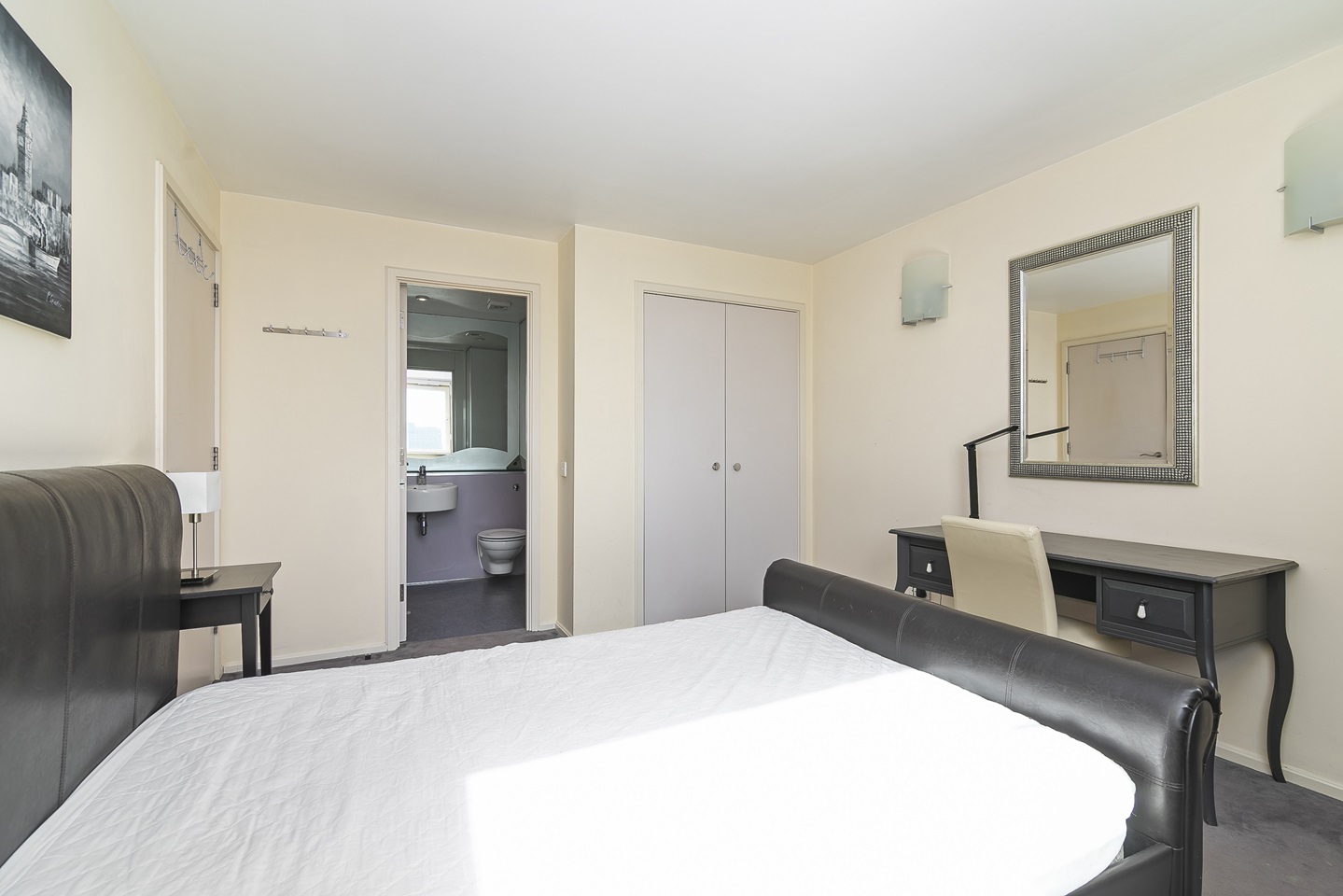 2 Bed Flat, The Perspective, SE1, N1 7GU photo 3