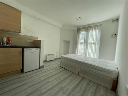 Studio Flat, Springfield, E5