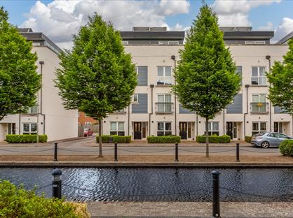 2 Bed Penthouse, Canalside, RH1