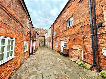 1 Bed Flat, Hill Street, BA14