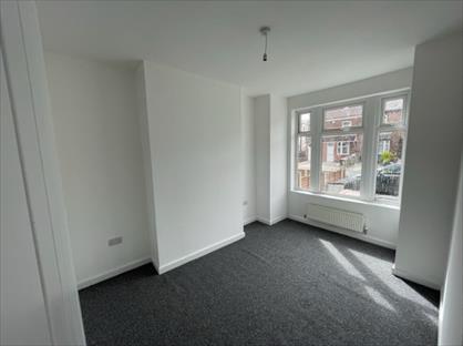 3 Bed Terraced House, Cromwell Road, M30