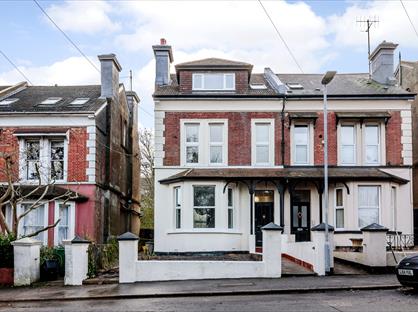 4 Bed Semi-Detached House, Upper Park Road, TN37