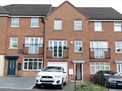 4 Bed Terraced House, Larch Gardens, WV14
