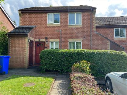 2 Bed Maisonette, Berkeley Crescent, SK14