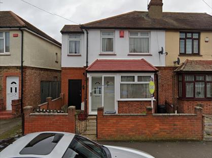 Studio Flat, Shaftesbury Avenue, TW14