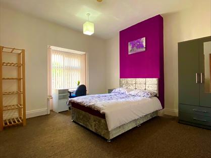 Room in a Shared House, Kings Road, B23