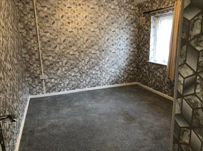 4 Bed Semi-Detached House, Heathcliff Road, DY2