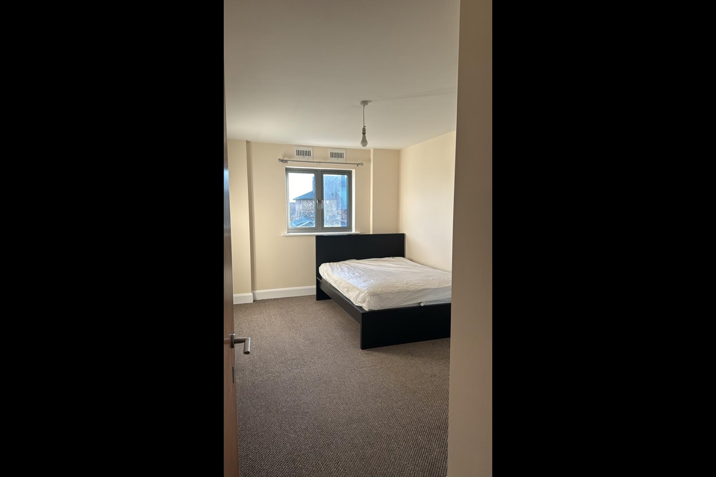 Ilford 3 Bed Flat, Gilford House, IG1 To Rent Now for £2,100.00 p/m